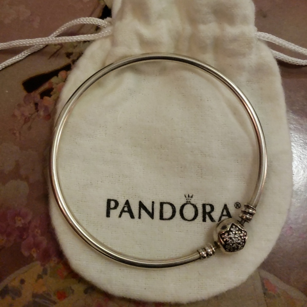 Bangle bracelet